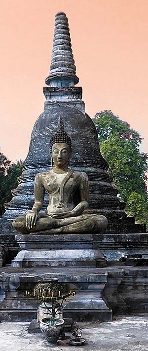 'Classical Sukhothai Buddha at Wat Mahathat | Sukhothai' by Asienreisender
